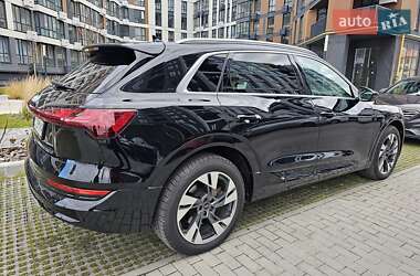 Позашляховик / Кросовер Audi e-tron 2021 в 
