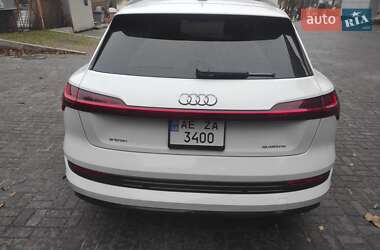 Внедорожник / Кроссовер Audi e-tron 2022 в 
