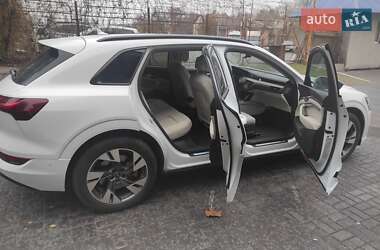 Внедорожник / Кроссовер Audi e-tron 2022 в 