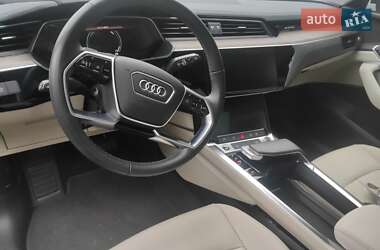 Внедорожник / Кроссовер Audi e-tron 2022 в 