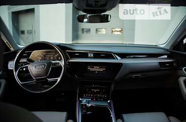 Позашляховик / Кросовер Audi e-tron 2019 в 