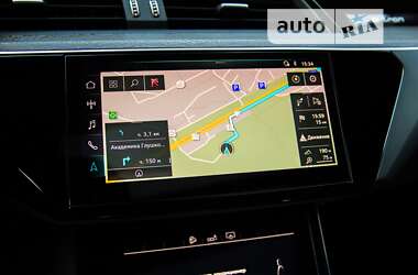 Позашляховик / Кросовер Audi e-tron 2019 в 