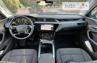 Внедорожник / Кроссовер Audi e-tron 2020 в 