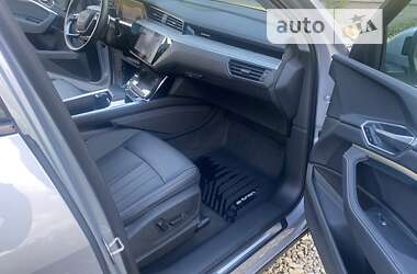 Внедорожник / Кроссовер Audi e-tron 2022 в 