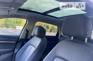 Внедорожник / Кроссовер Audi e-tron 2022 в 