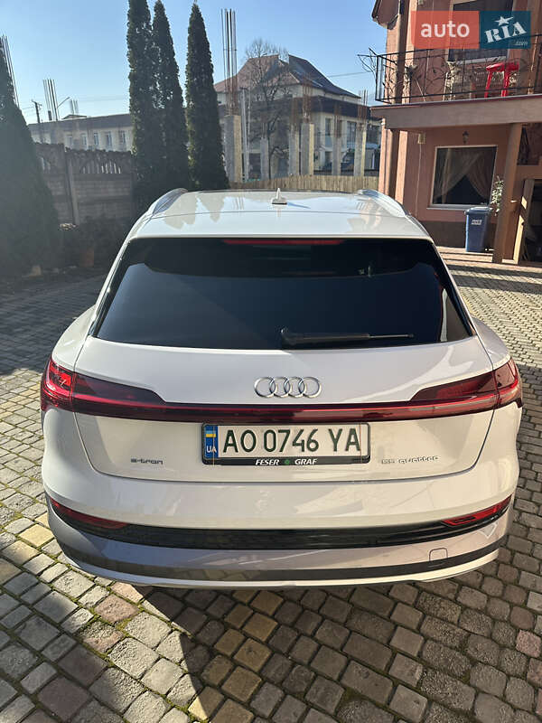 Позашляховик / Кросовер Audi e-tron 2018 в Хусті