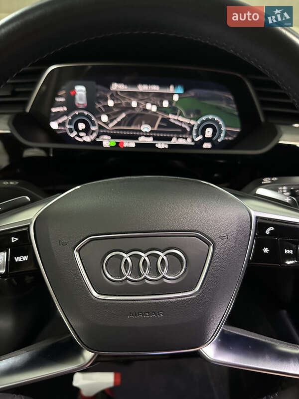 Позашляховик / Кросовер Audi e-tron 2018 в Хусті