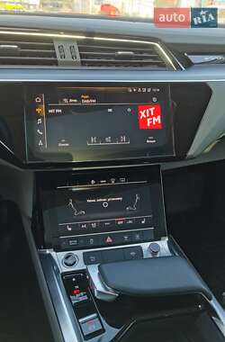 Внедорожник / Кроссовер Audi e-tron 2020 в 