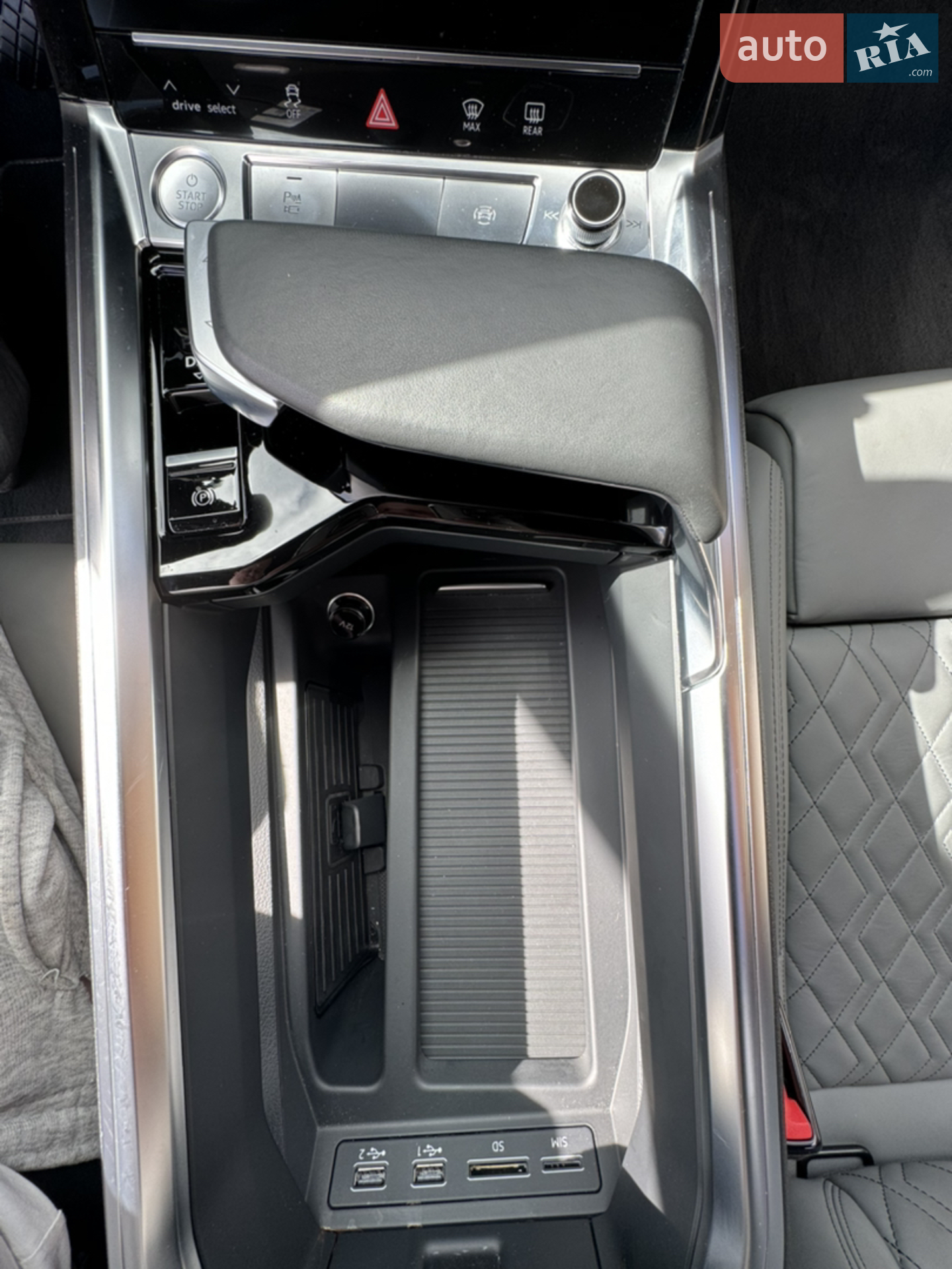 2020 Audi e-tron - мініатюра 35