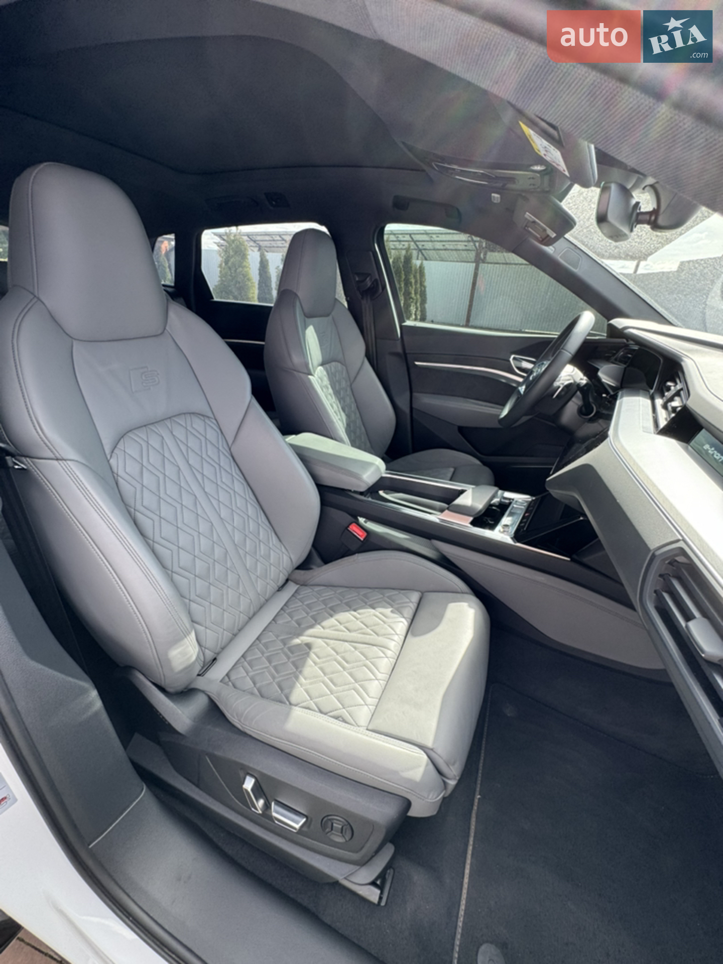 2020 Audi e-tron - мініатюра 42