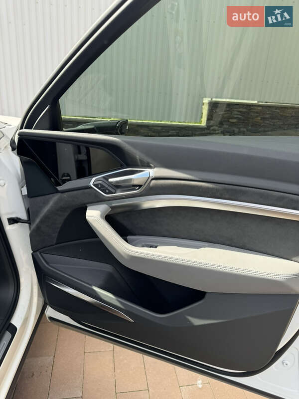 Внедорожник / Кроссовер Audi e-tron 2020 в Ужгороде