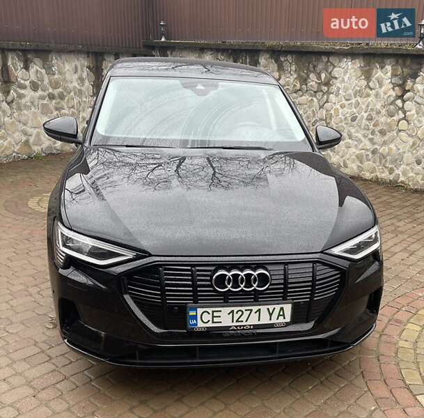 Позашляховик / Кросовер Audi e-tron 2019 в Косові