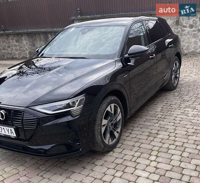 Позашляховик / Кросовер Audi e-tron 2019 в Косові