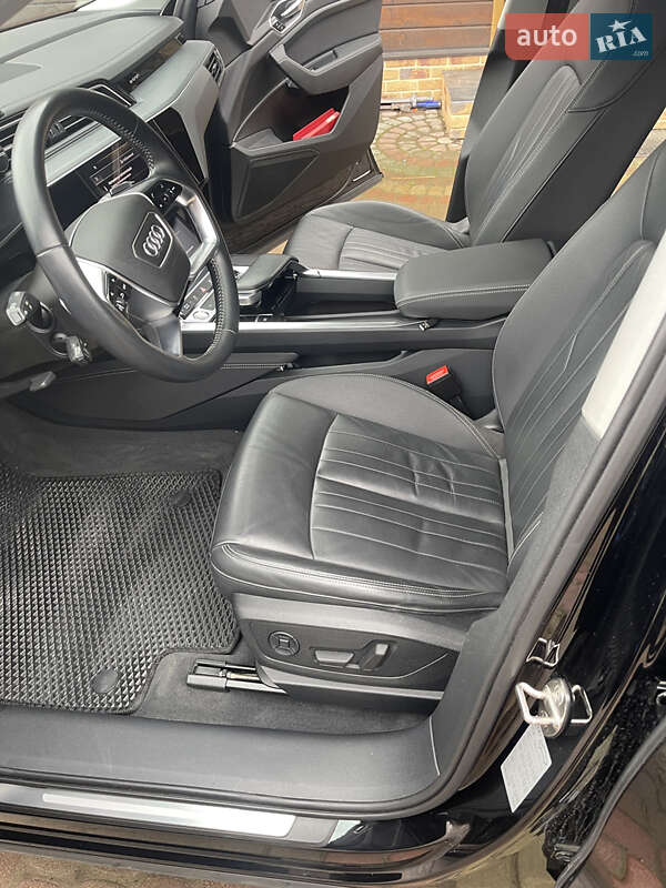 Позашляховик / Кросовер Audi e-tron 2019 в Косові
