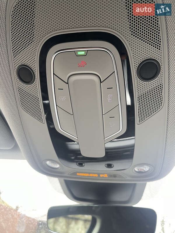 Позашляховик / Кросовер Audi e-tron 2019 в Косові