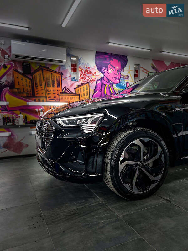 Внедорожник / Кроссовер Audi e-tron 2021 в Киеве