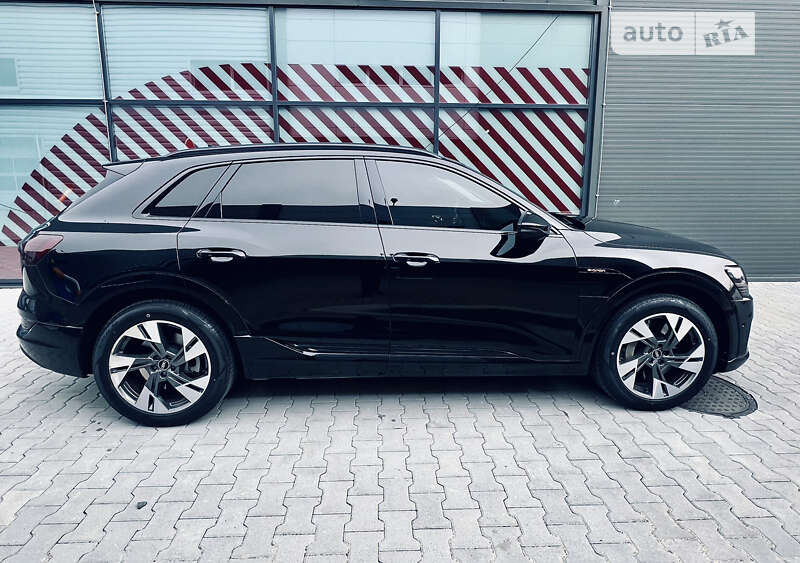 Позашляховик / Кросовер Audi e-tron 2021 в Львові