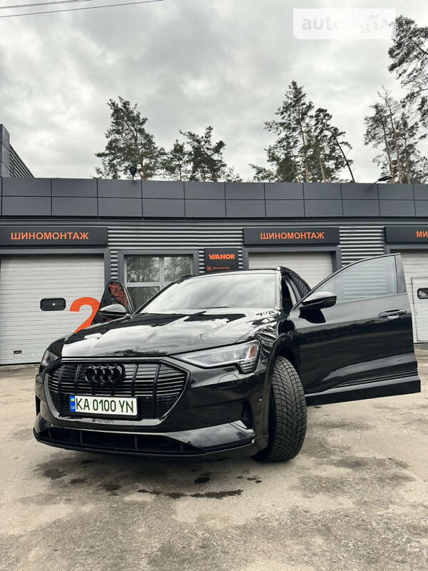 Внедорожник / Кроссовер Audi e-tron 2019 в Киеве