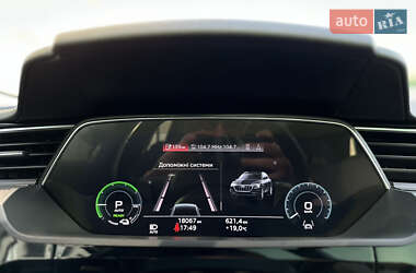 Внедорожник / Кроссовер Audi e-tron 2022 в 