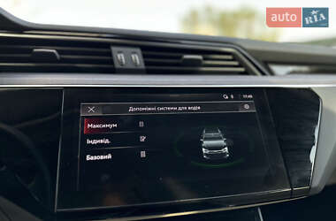 Внедорожник / Кроссовер Audi e-tron 2022 в 