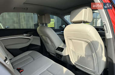 Внедорожник / Кроссовер Audi e-tron 2022 в 