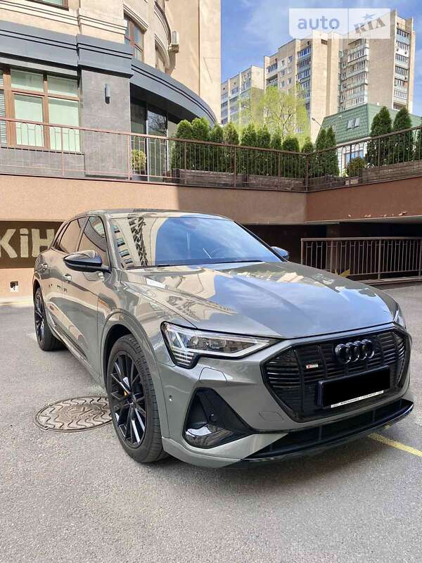 Позашляховик / Кросовер Audi e-tron 2022 в Києві