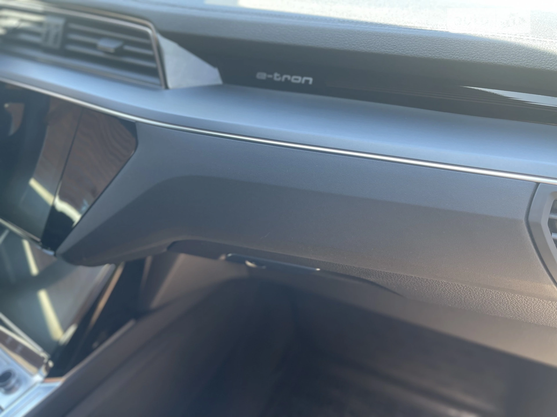 2019 Audi e-tron - мініатюра 14