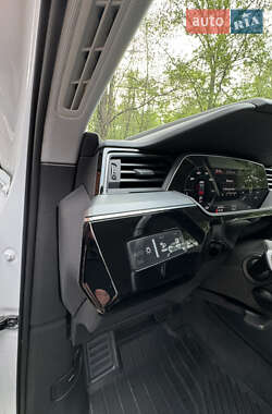 Внедорожник / Кроссовер Audi e-tron 2019 в 
