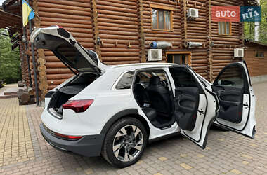 Внедорожник / Кроссовер Audi e-tron 2019 в 