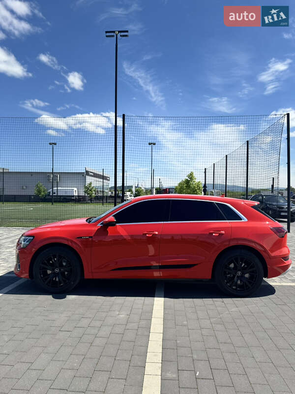 Внедорожник / Кроссовер Audi e-tron 2022 в Мукачево
