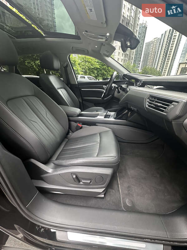 Внедорожник / Кроссовер Audi e-tron 2022 в Киеве