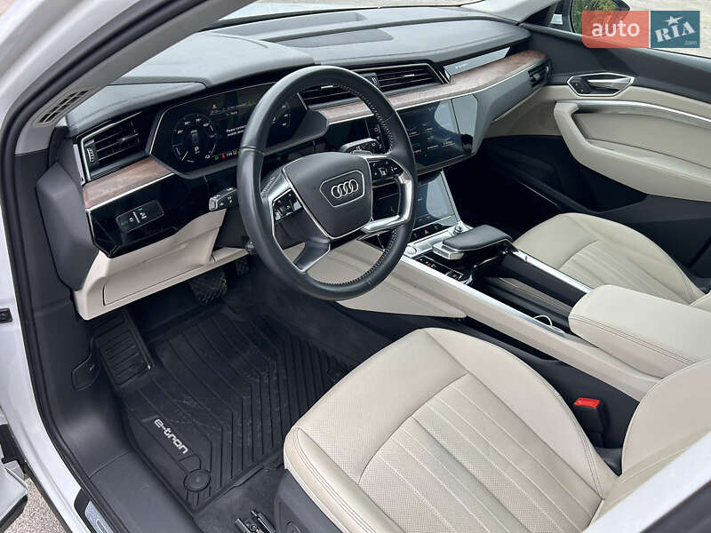 Позашляховик / Кросовер Audi e-tron 2019 в Дніпрі фото 15 Позашляховик / Кросовер Audi e-tron 2019 в Дніпрі