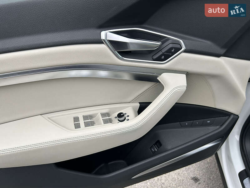 Позашляховик / Кросовер Audi e-tron 2019 в Дніпрі фото 17 Позашляховик / Кросовер Audi e-tron 2019 в Дніпрі