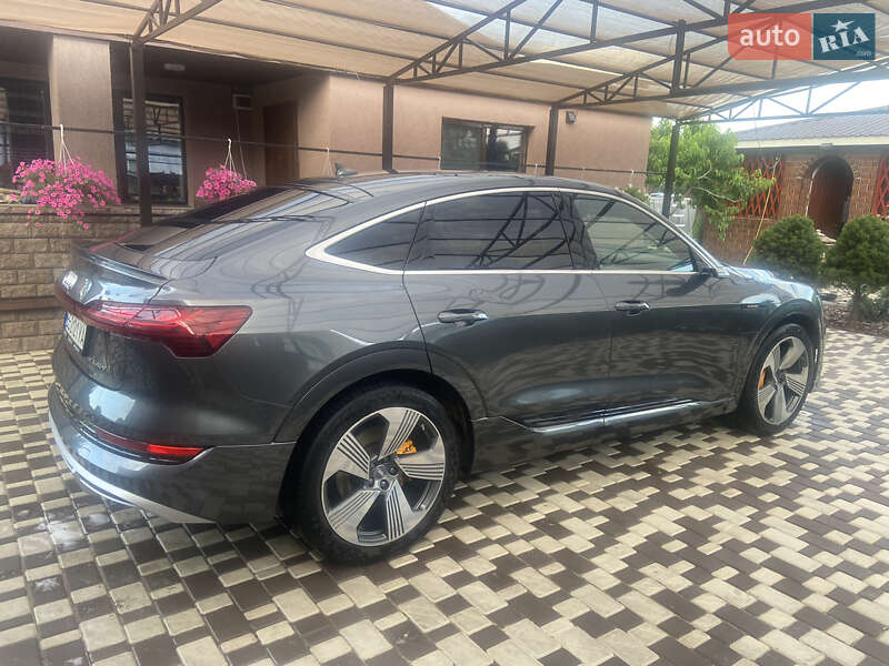 Внедорожник / Кроссовер Audi e-tron 2020 в Вознесенске