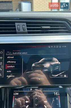 Позашляховик / Кросовер Audi e-tron 2020 в 