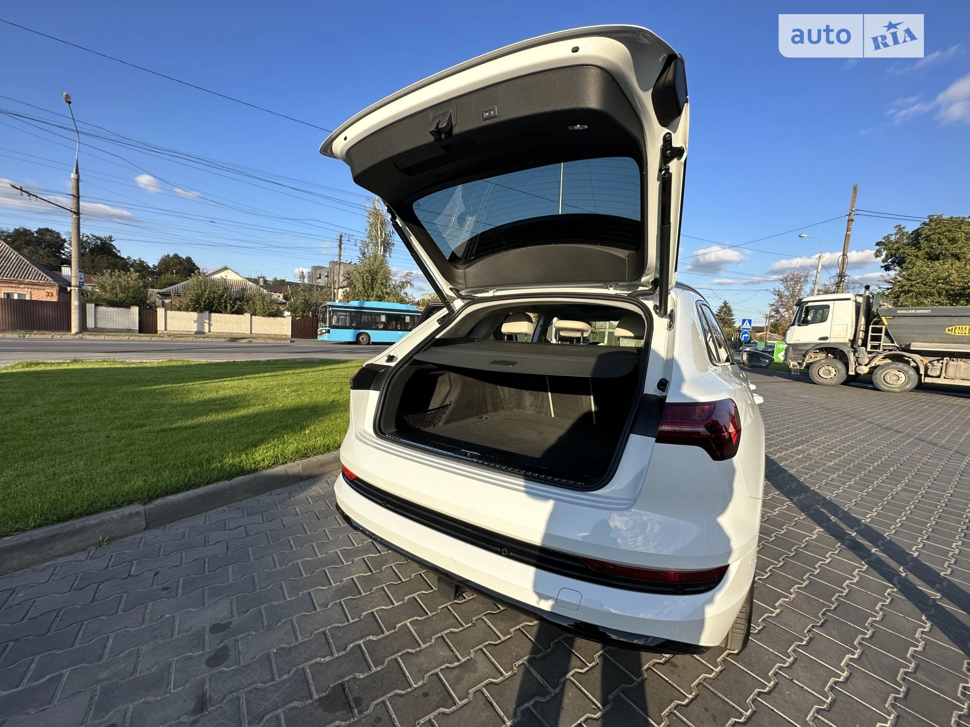 2020 Audi e-tron - мініатюра 23