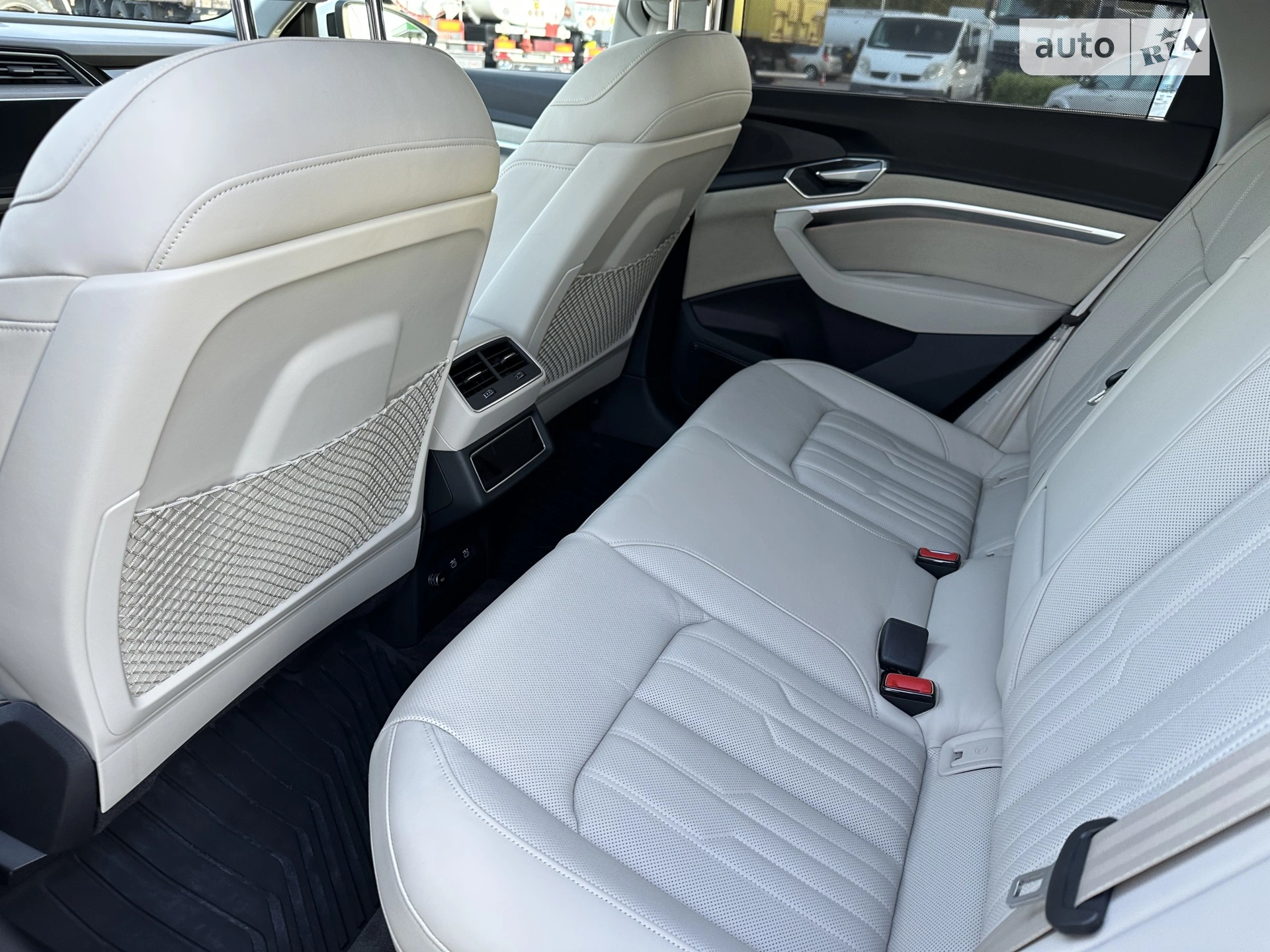 2020 Audi e-tron - мініатюра 27
