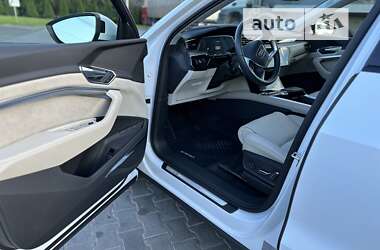 Внедорожник / Кроссовер Audi e-tron 2020 в 