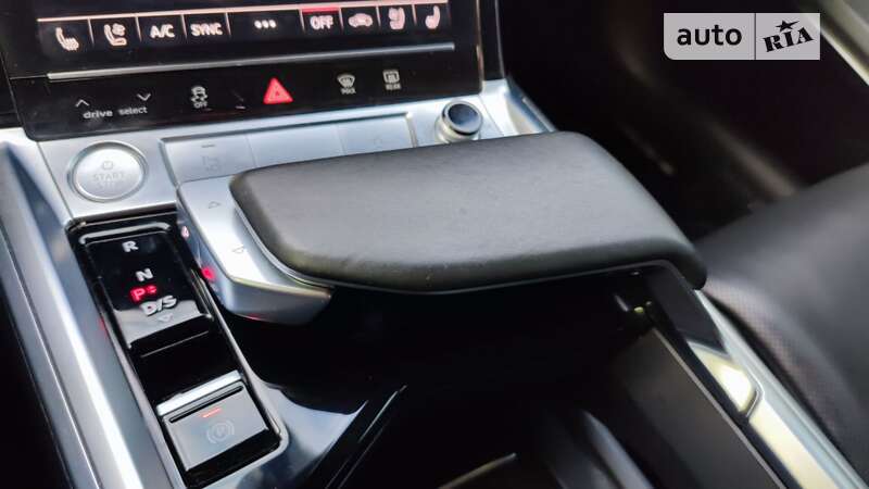 Позашляховик / Кросовер Audi e-tron 2019 в Бучі