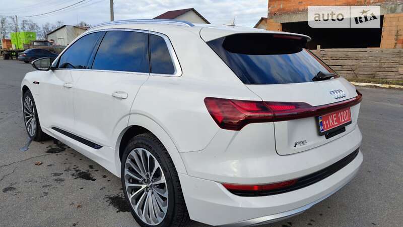 Позашляховик / Кросовер Audi e-tron 2019 в Бучі
