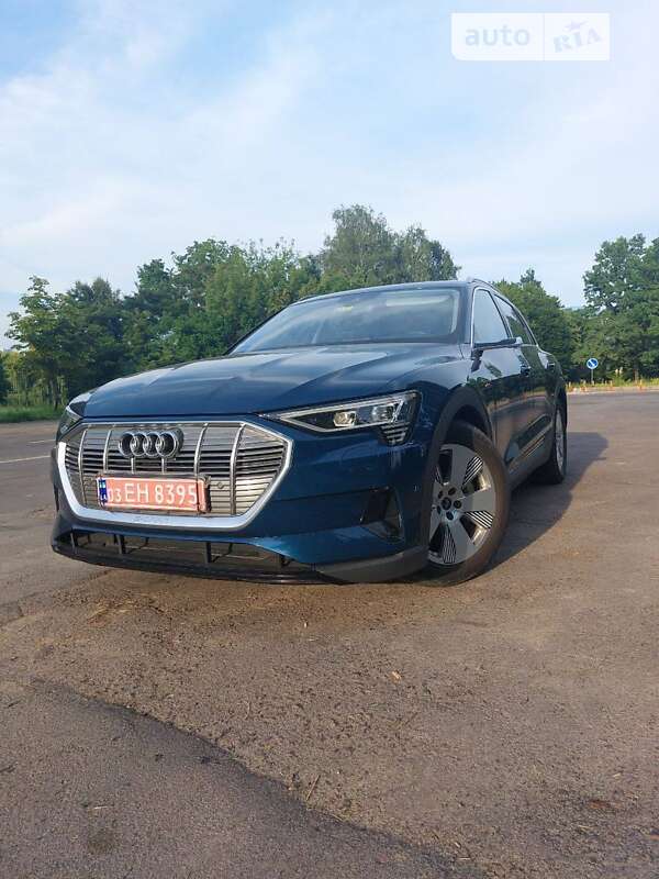 Позашляховик / Кросовер Audi e-tron 2021 в Рівному