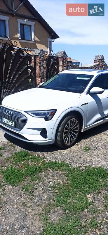Позашляховик / Кросовер Audi e-tron 2019 в Летичіві