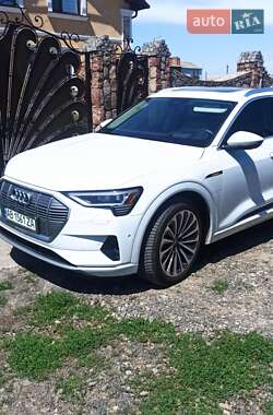 Внедорожник / Кроссовер Audi e-tron 2019 в 