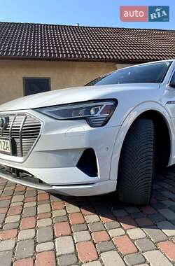 Внедорожник / Кроссовер Audi e-tron 2019 в 