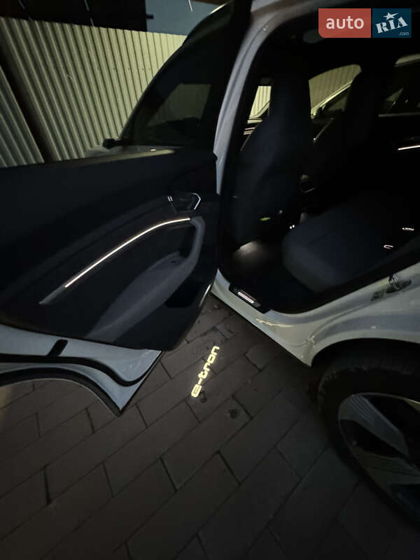 Внедорожник / Кроссовер Audi e-tron 2020 в Ужгороде