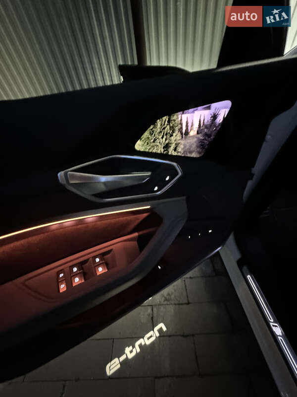 Внедорожник / Кроссовер Audi e-tron 2020 в Ужгороде