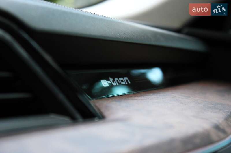 Внедорожник / Кроссовер Audi e-tron 2019 в Харькове фото 26 Внедорожник / Кроссовер Audi e-tron 2019 в Харькове