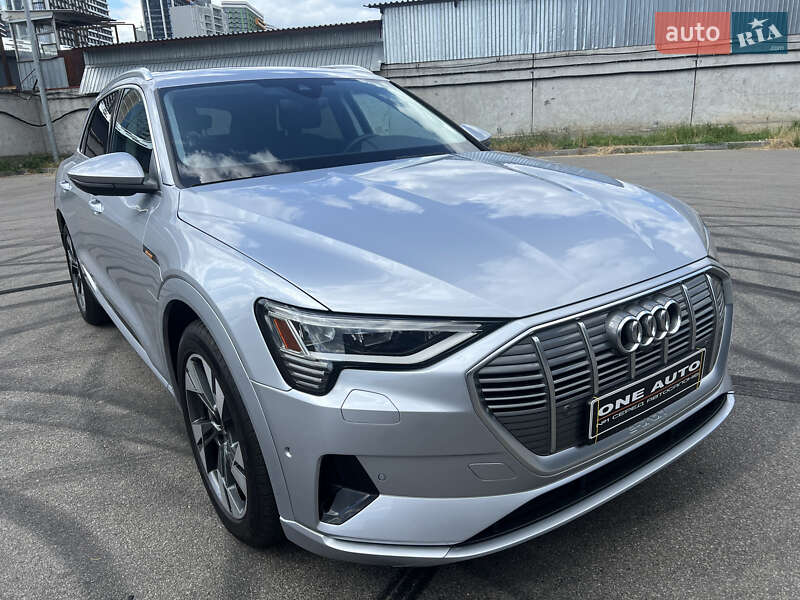 Позашляховик / Кросовер Audi e-tron 2022 в Києві