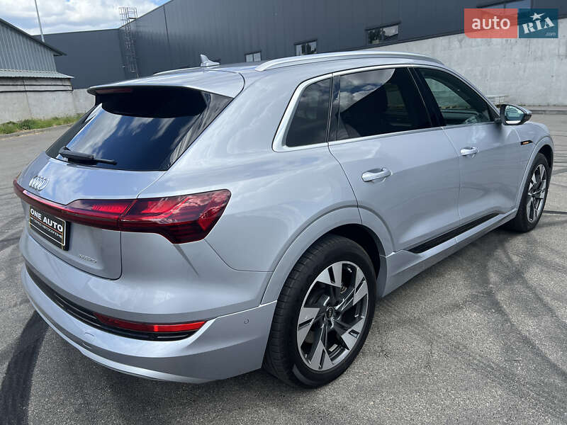 Позашляховик / Кросовер Audi e-tron 2022 в Києві
