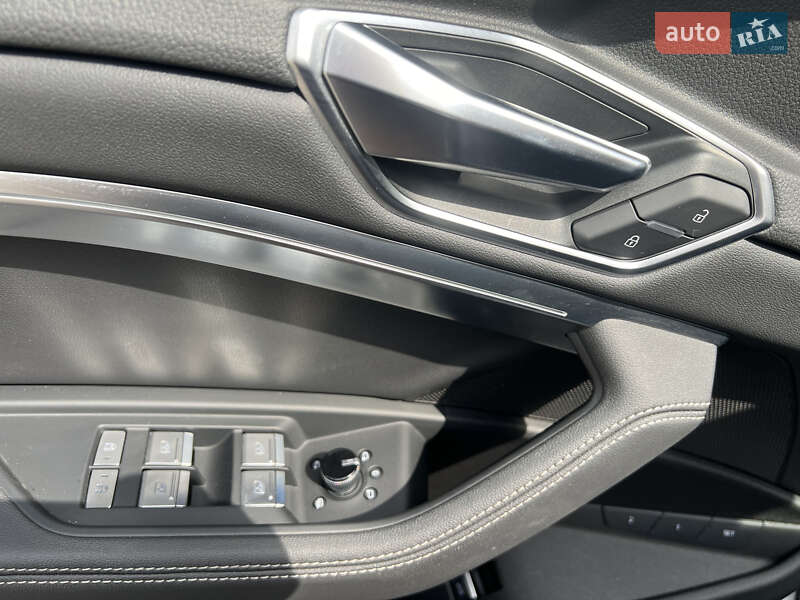 Позашляховик / Кросовер Audi e-tron 2022 в Києві